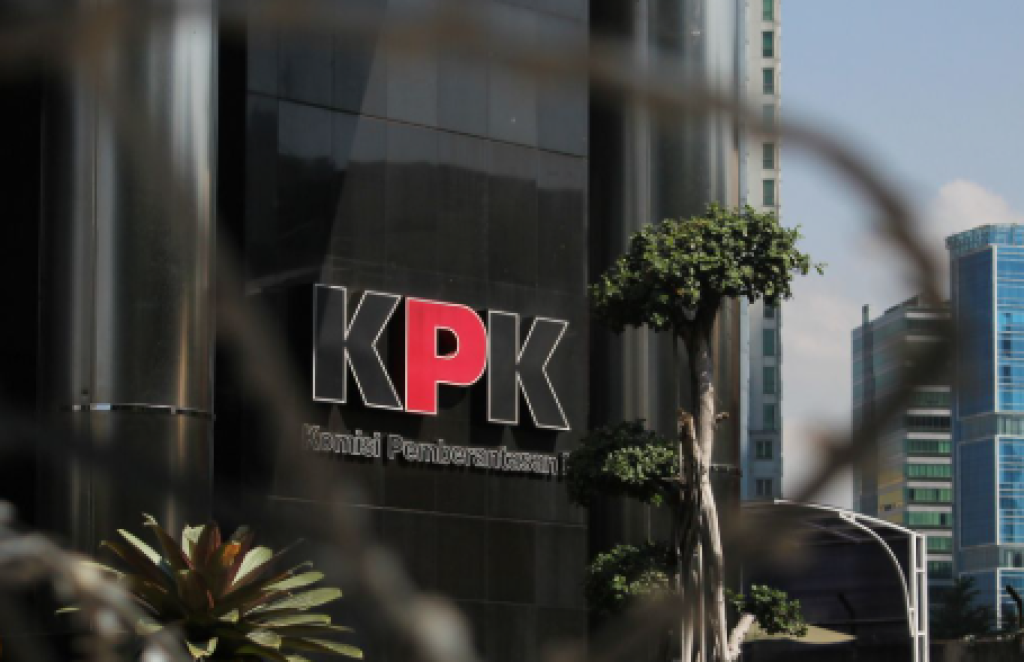 Misteri Amplop untuk Raja Juli Belum Terpecahkan, KPK Telusuri Motif Bupati Kuansing