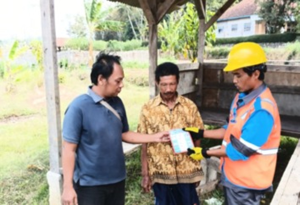Mitigasi Gangguan Jaringan, PLN Pasang Penghalau Binatang di Wilayah Kuningan