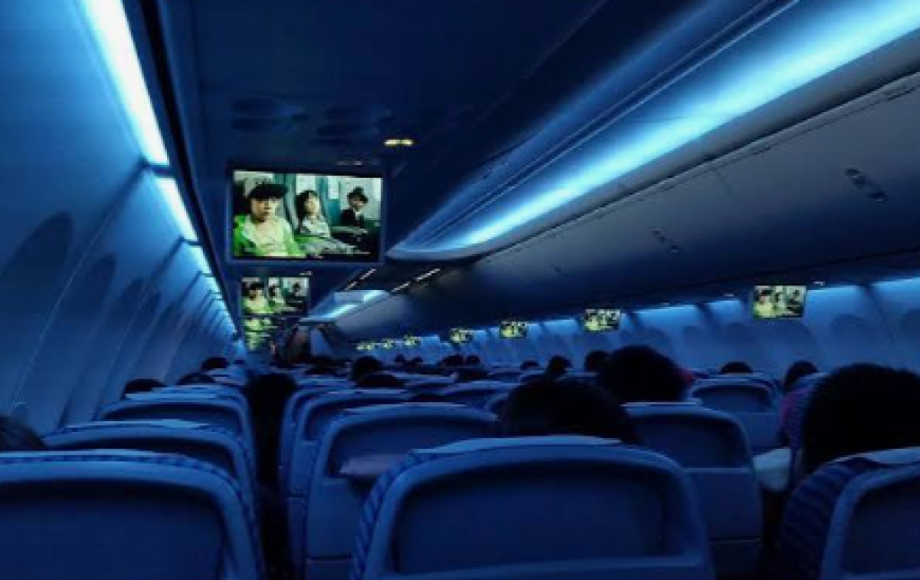 Ngeri! Jendela Pesawat Ryanair Lepas di Udara, Penumpang Nyaris Terisap Keluar