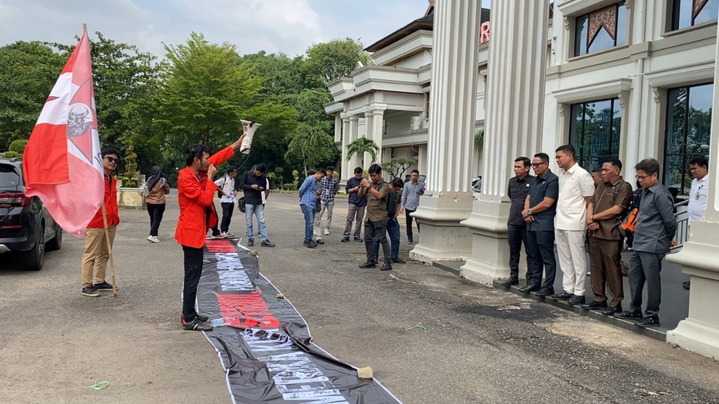 Pasang Badan Buat MBG, Ivan Wirata Absen Saat GMNI Jambi Minta Klarifikasi