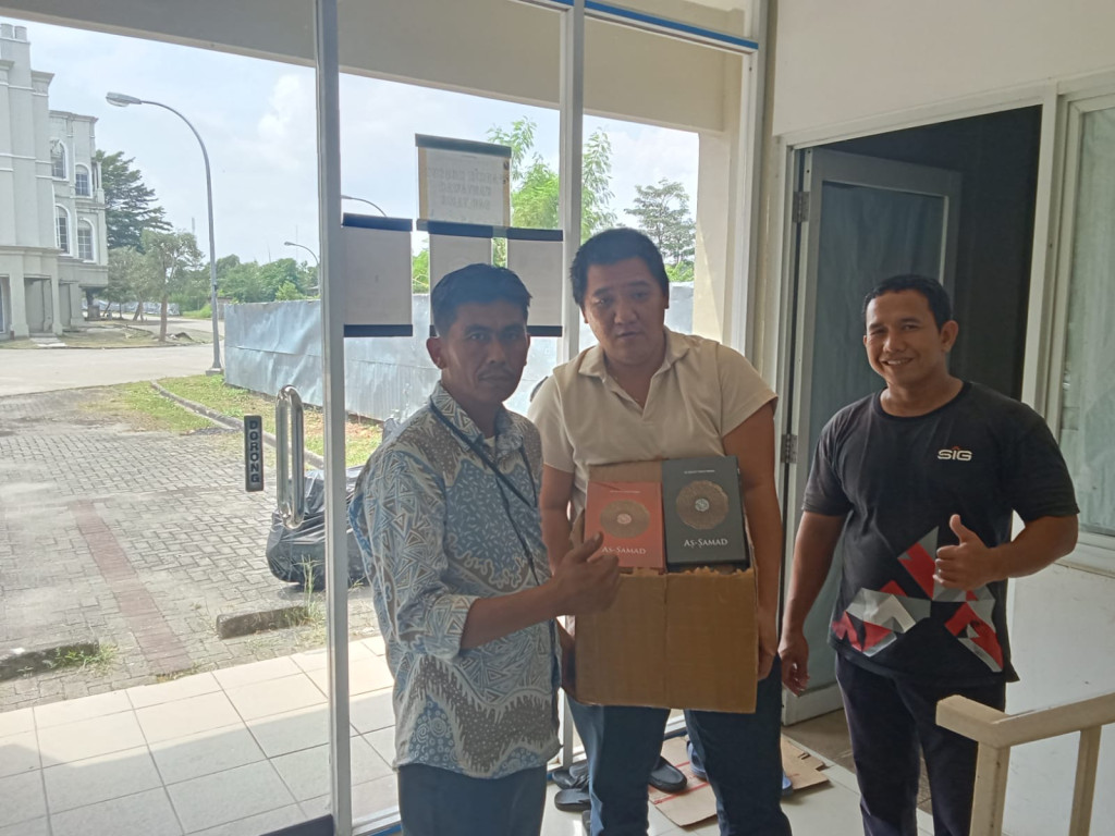 Peduli Pendidikan Al-Qur'an, Hasan Widodo Ahwad Salurkan Bantuan Mushaf ke Rumah Tahfidz di Simpang Sungai Duren
