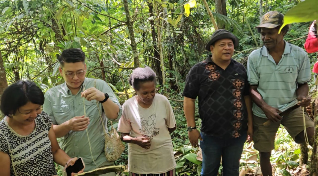 Pelaku Usaha Nasional dan Korsel Lirik Pala Tomandin dan Kerajinan Pogah Khas Fakfak