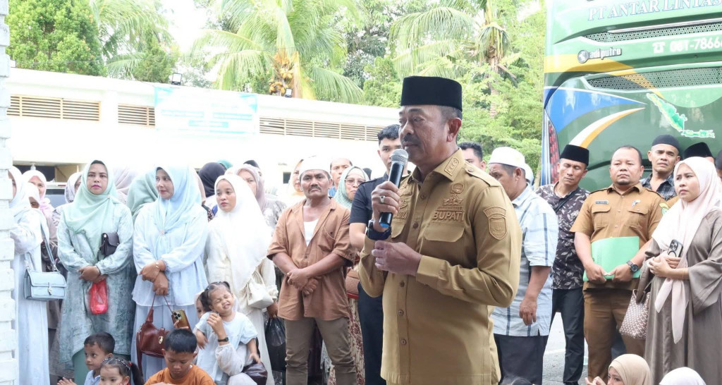 Pelepasan Jemaah Umroh di Mesjid Agung Nur Alannur, Bupati Madina Sarankan Pakai Wing Air