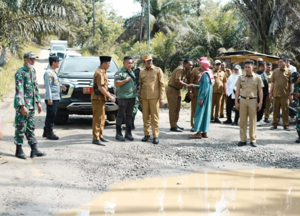Pemkab Madina dan PT Gruti Bersinergi Bangun Jalan KM 2 Pulo Padang