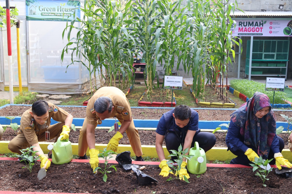Pemkot Jaktim dan PT Antam Bersinergi Hadirkan Bank Sampah Pintar, Dukung Pengurangan Sampah dari Sumber