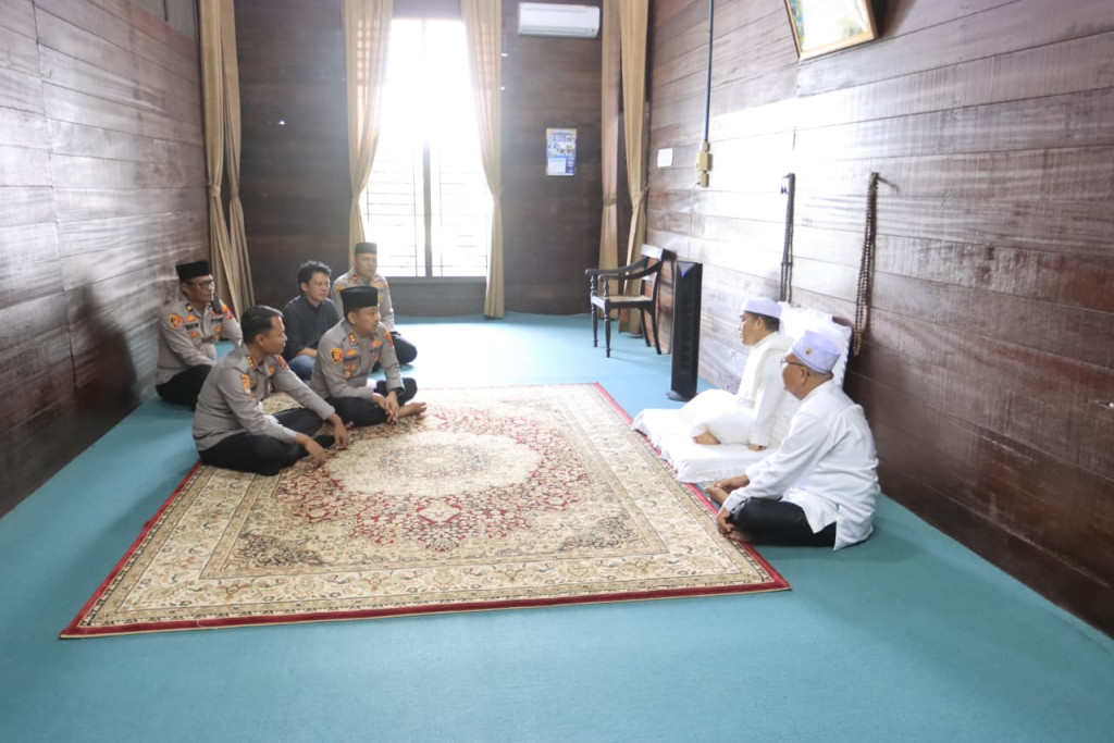 Pererat Silaturahmi dengan Ulama, KA SPN Polda Sumut dan Kapolres Langkat Kunjungi Madrasah Tuan Guru Besilam