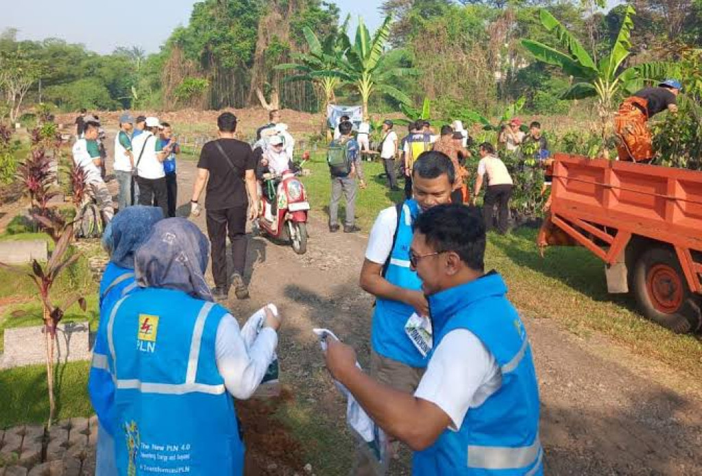 Peringati Hari Lingkungan Hidup Sedunia, PLN UP3 Bogor dan KPP Bogor Raya Tanam Pohon di Kayu Manis