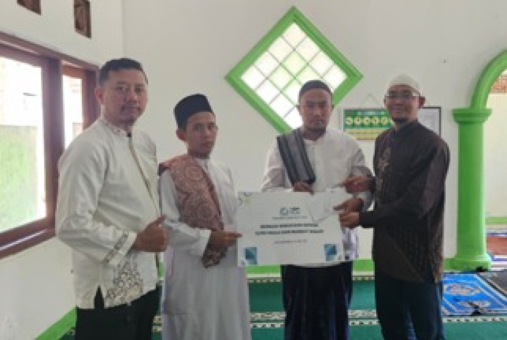 PLN Berbagi Senyum untuk Marbot Masjid di Babakan Madang melalui Jumat Berkah