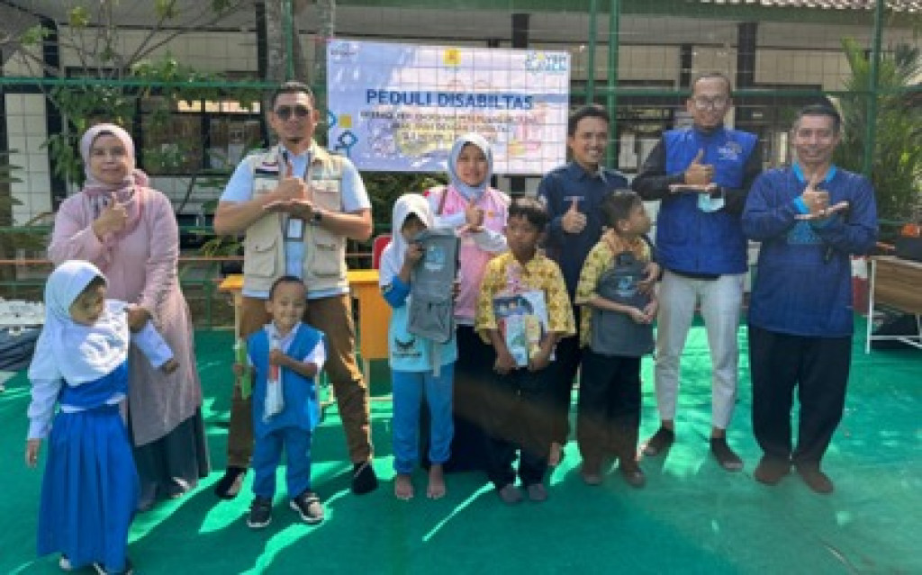 PLN Dukung Kesetaraan Pendidikan, Srikandi dan YBM Salurkan Bantuan untuk Siswa SLB