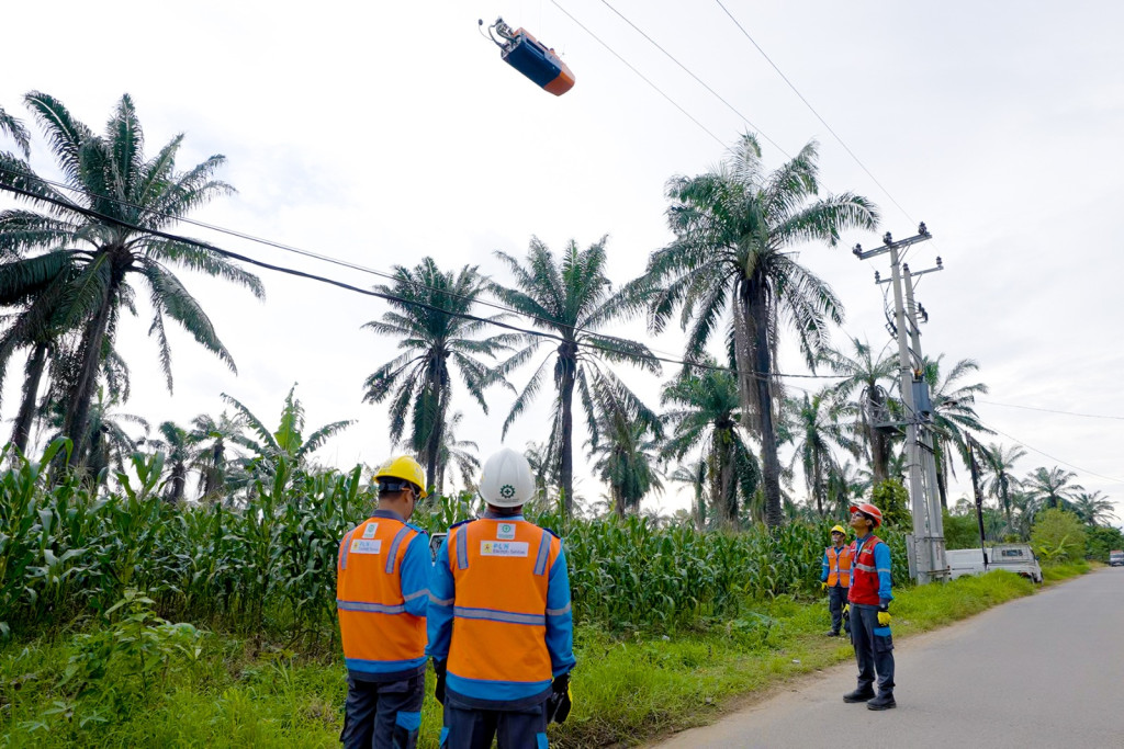 PLN Electricity Services Luncurkan Live Line Insulation Coating Robot untuk Tingkatkan Keandalan Jaringan Listrik