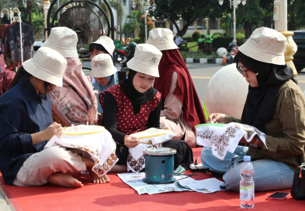 PLN UID Banten Buka Ruang Inklusif, Warga Cilegon Diajak Membatik dan Berkarya