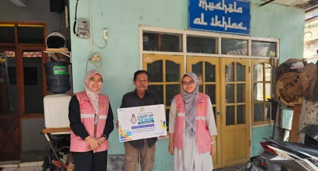 PLN ULP Kopo Hadirkan Terang untuk Mushola Al Ikhlas Lewat Program Light Up The Dream