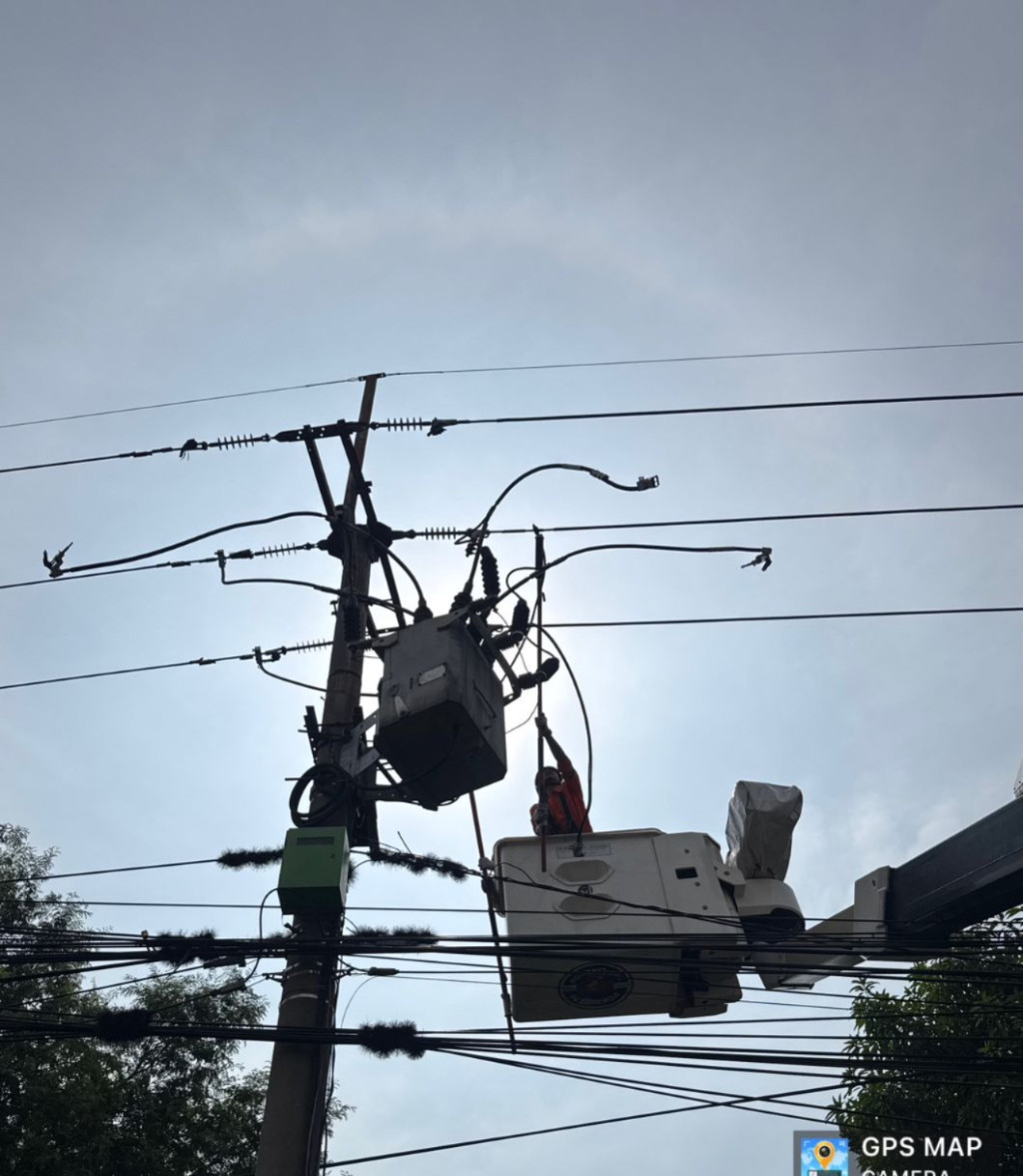PLN UP3 Cirebon Optimalkan Proteksi Jaringan Lewat Pemeliharaan Recloser di Brigjen Darsono