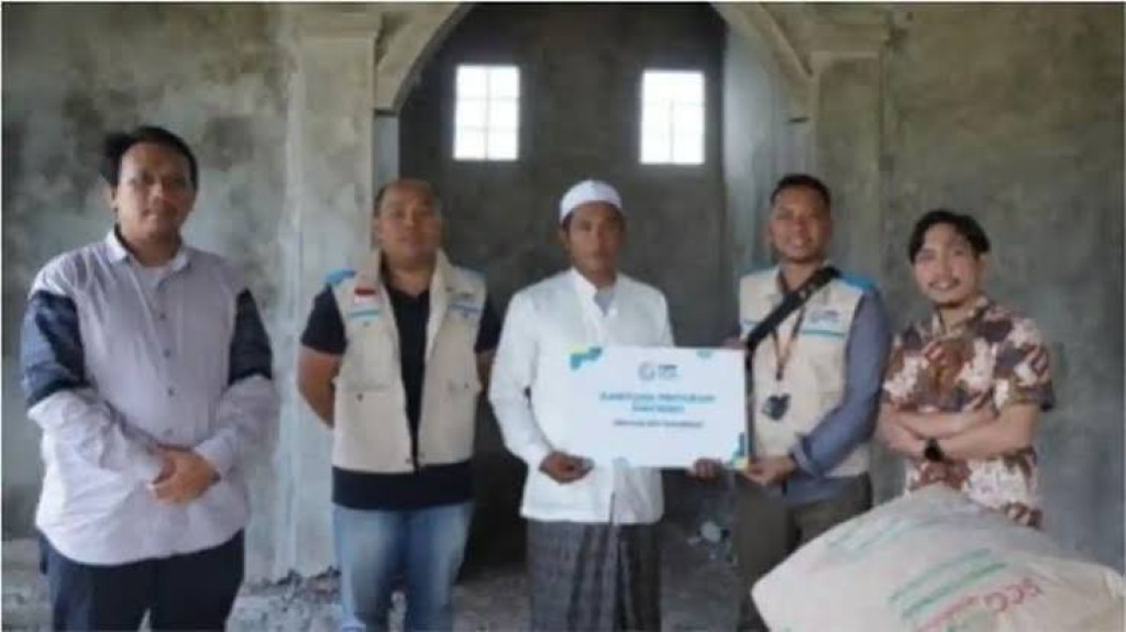 PLN UP3 Sukabumi dan YBM PLN Perkuat Infrastruktur Pendidikan melalui Bantuan Material Pembangunan