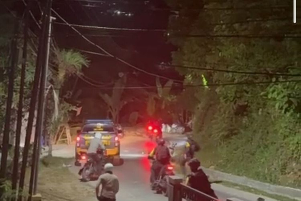 Polisi Dihujani Batu Saat Selamatkan Wanita yang Disekap Mantan Pacar di Kendari