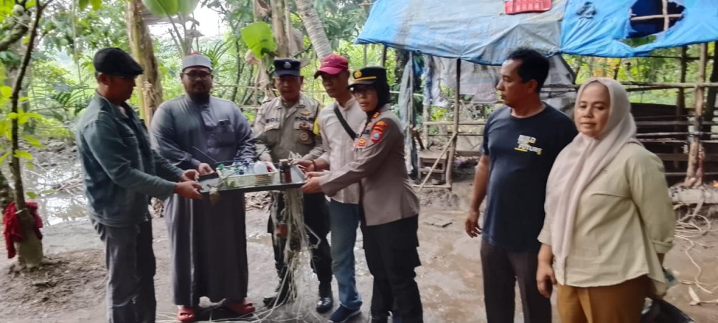 Polsek Binjai Bersama Tokoh Agama dan Masyarakat Grebek Sarang Narkoba di Tandem Hilir