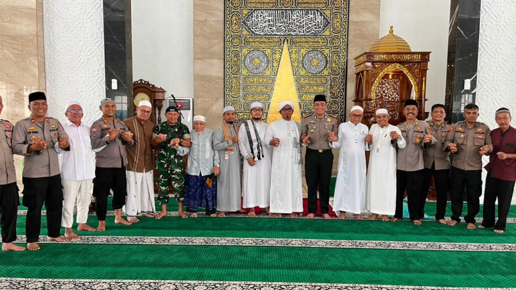 Polsumat Hadir di Mesjid Raya Al Abror, Polres Padangsidimpuan Perkuat Kedekatan dengan Masyarakat