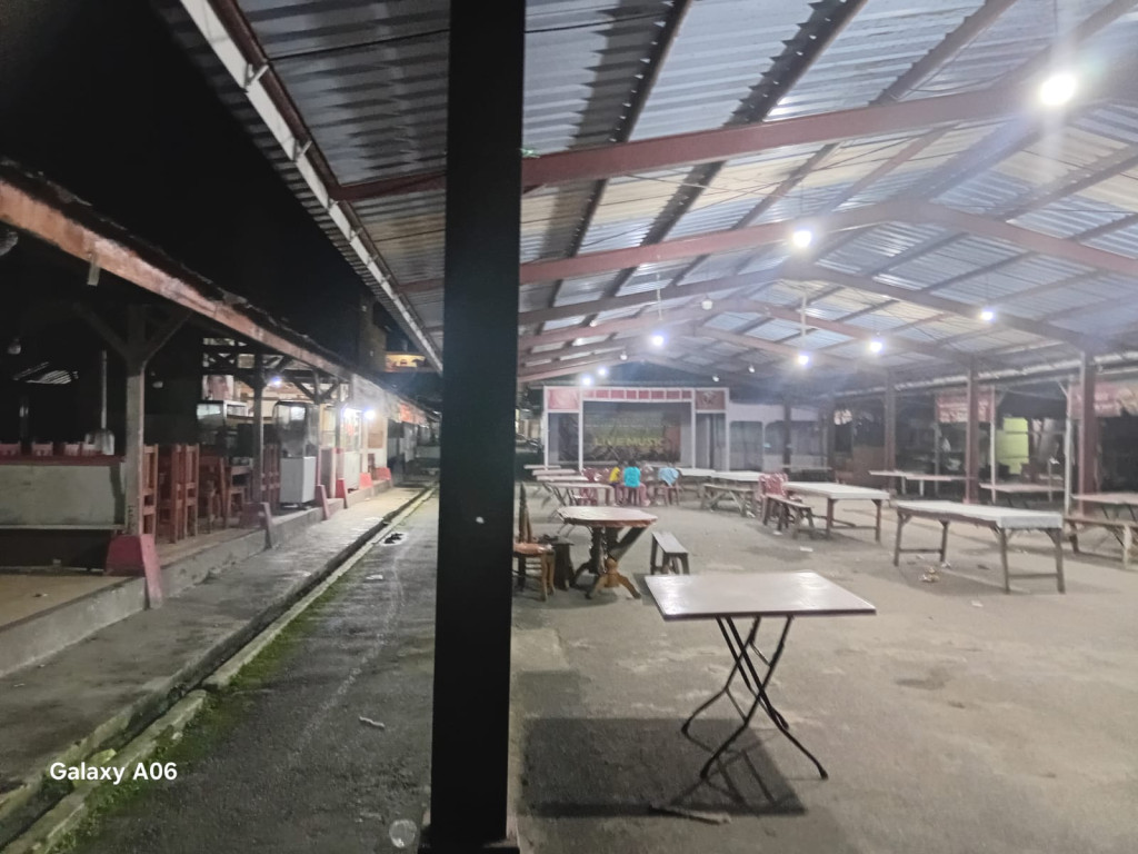 Program Mantan Bupati Taput Jajajanan Malam di Siborongborong Sepi, Sejumlah Pedagang Kembali Berjualan di Pinggir Jalan
