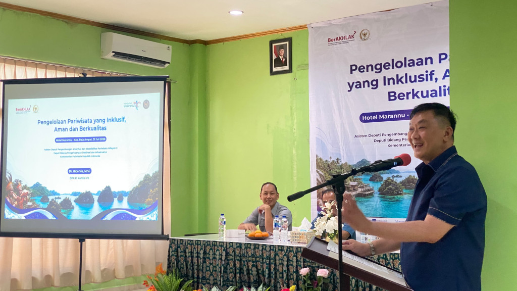 Rico Sia: Kualitas Pariwisata Raja Ampat Bertumpu pada Kebersihan, Keamanan, dan Kenyamanan