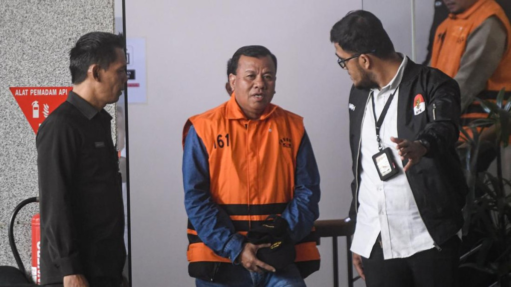 Setelah Terjaring OTT, KPK Resmi Tetapkan Tersangka dan Menahan Bupati dan Sekda Kuansing, Riau
