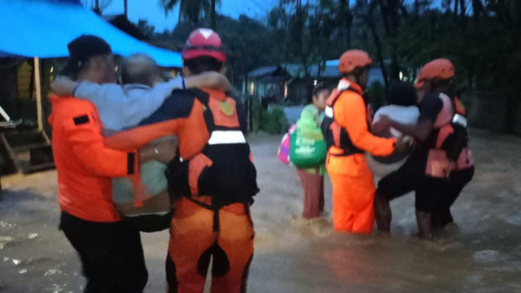 Tapteng Kembali Banjir, Tim Gabungan BPBD Gerak Cepat Evakuasi Warga