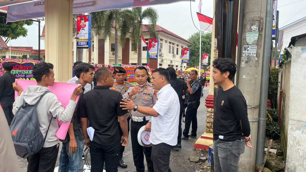 Tiga Pria Diduga Bayaran Diusir Saat Upacara Serah Terima Jabatan Kapolres Binjai