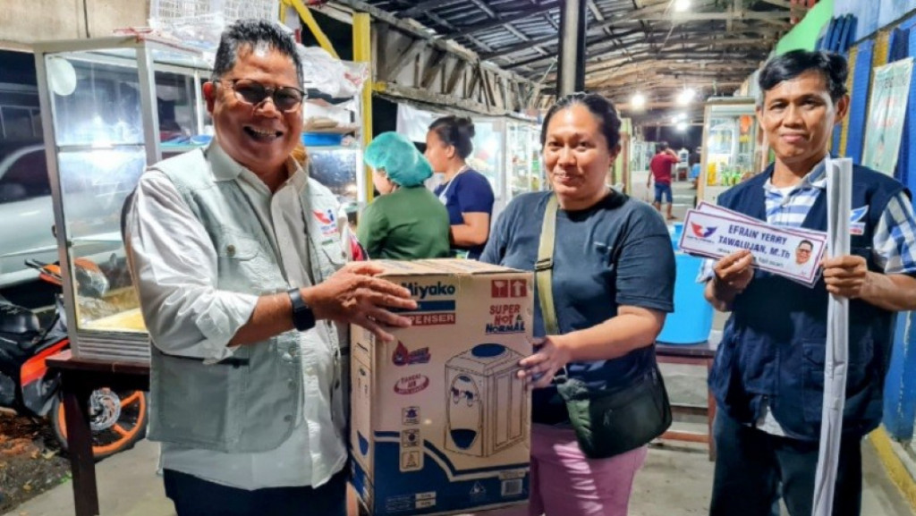 Peduli UMKM, Perindo Bagikan Dispenser ke Puluhan Warung Makan di Minahasa Utara Sulut
