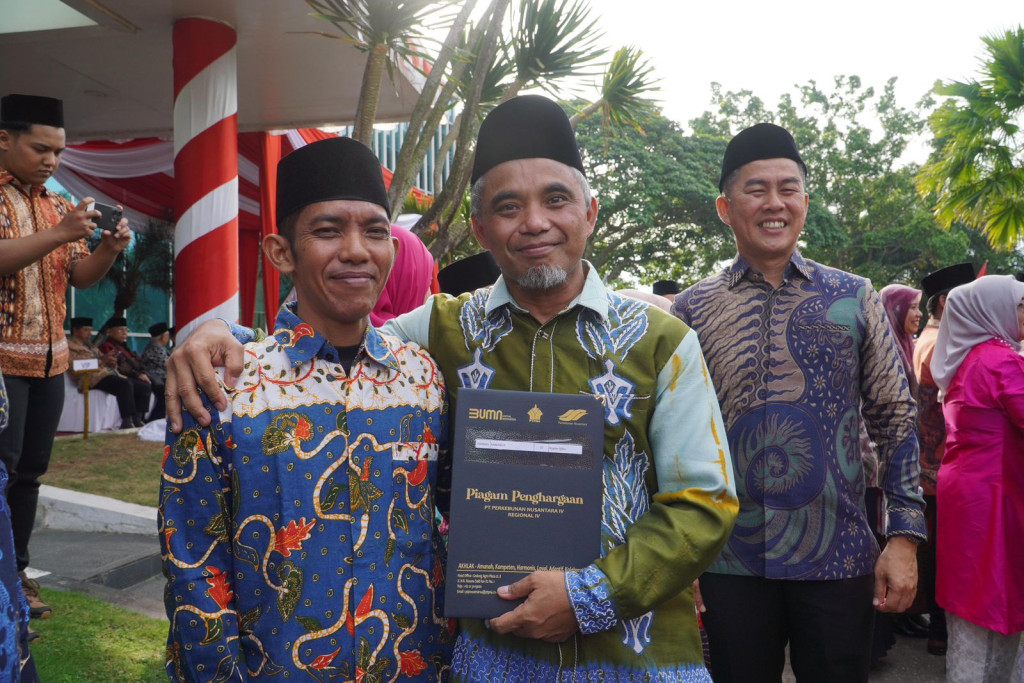 Apresiasi Loyalitas, PalmCo Anugerahkan Penghargaan Masa Kerja kepada Ribuan Karyawan
