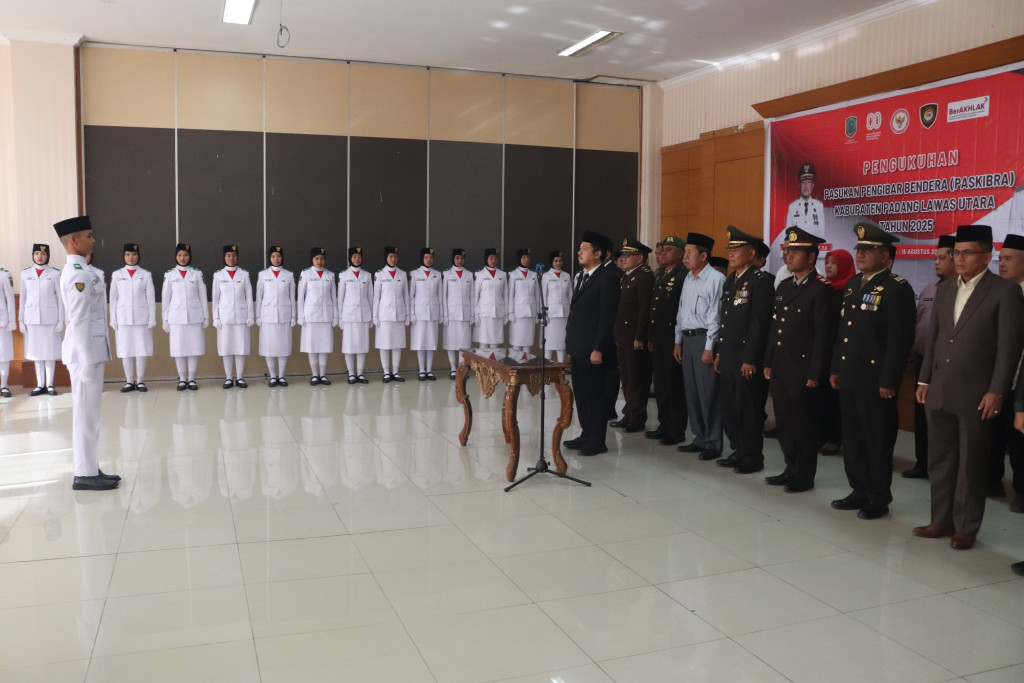 Bupati Paluta Kukuhkan Paskibraka Kabupaten Paluta Tahun 2025