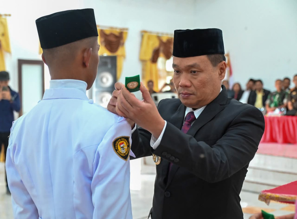 Dengan Penuh Kegembiraan Bupati Kukuhkan Paskibraka Humbang Hasundutan