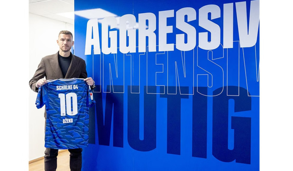 Schalke Pastikan Edin Dzeko Bertahan Semusim Lagi Jelang Bundesliga 2026/2027