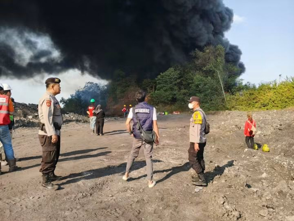 Api Membesar di Eks Workshop Banko Pit 2, Tim Gabungan Bergerak