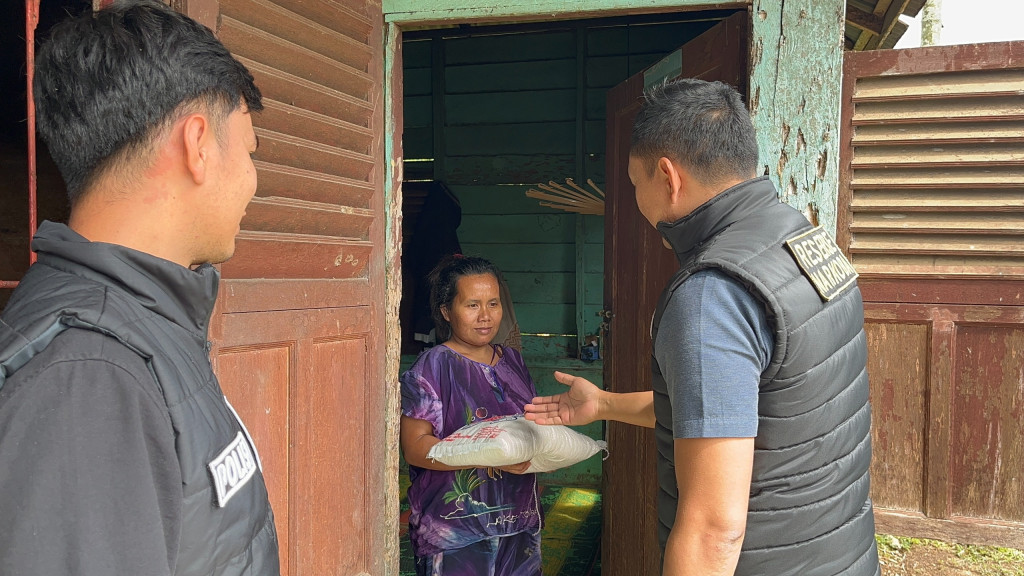 Bukan Sekadar Beras, Satresnarkoba Polres Tapsel Hadirkan Kepedulian untuk Warga