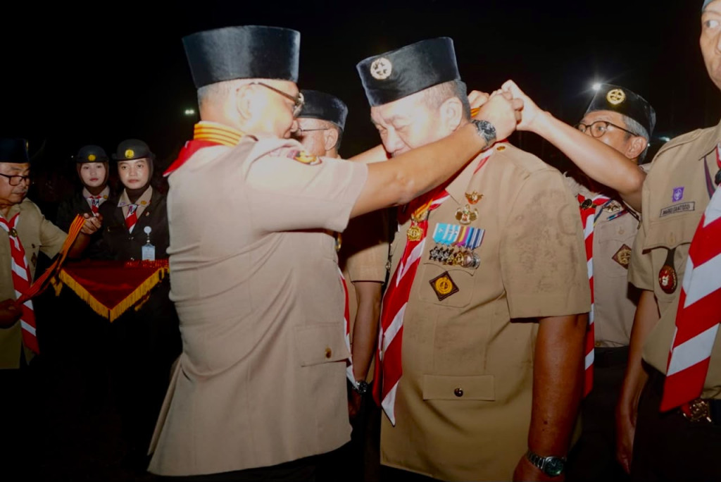 Bupati Asahan Taufik Zainal Abidin Terima Lencana Melati Gerakan Pramuka Atas Jasa Pembinaan Generasi Muda