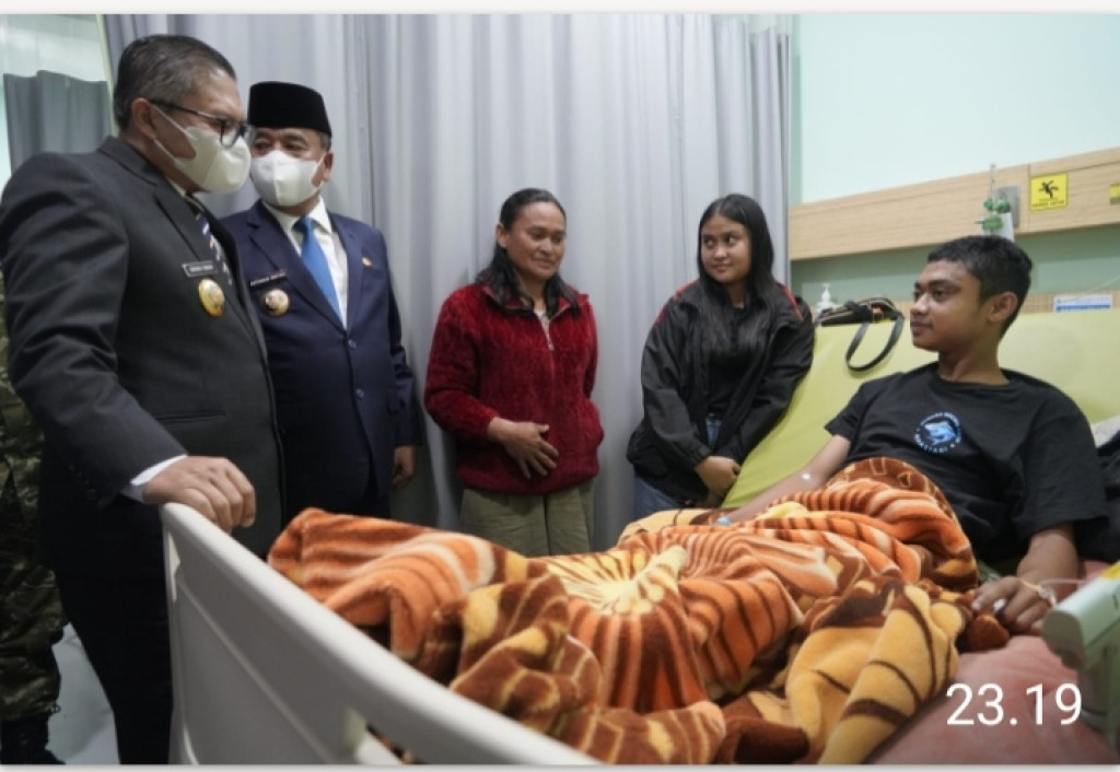 Bupati Karo Bersama Forkopimda Terus Pantau  Penanganan Pasien Dugaan Keracunan MBG di RS Efarina Etaham,Dua Pasien Dirujuk Ke Medan