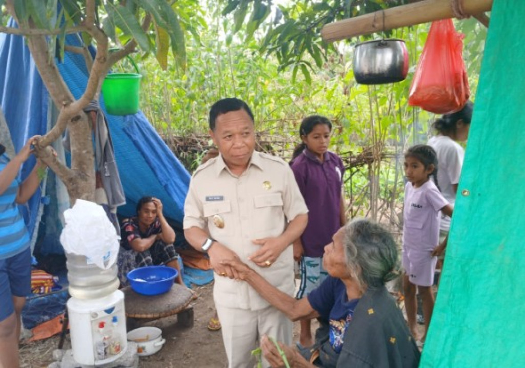 Bupati Ngada Turun ke Kampung Lado, Pastikan Korban Gempa Tak Dibiarkan Sendiri