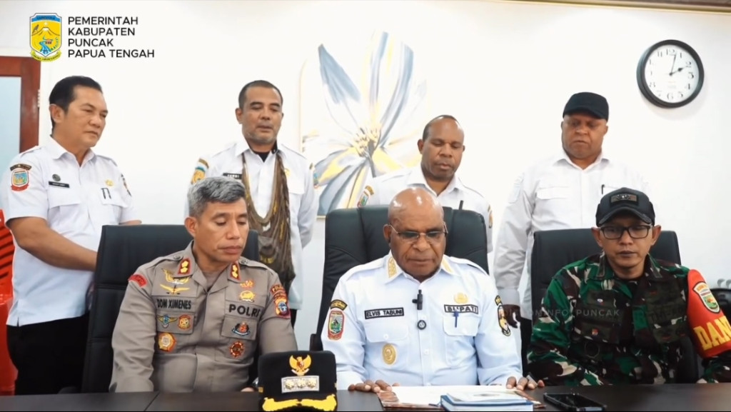 Bupati Puncak Tegaskan Pemerintahan Tetap Berjalan Pasca Pembakaran Kantor