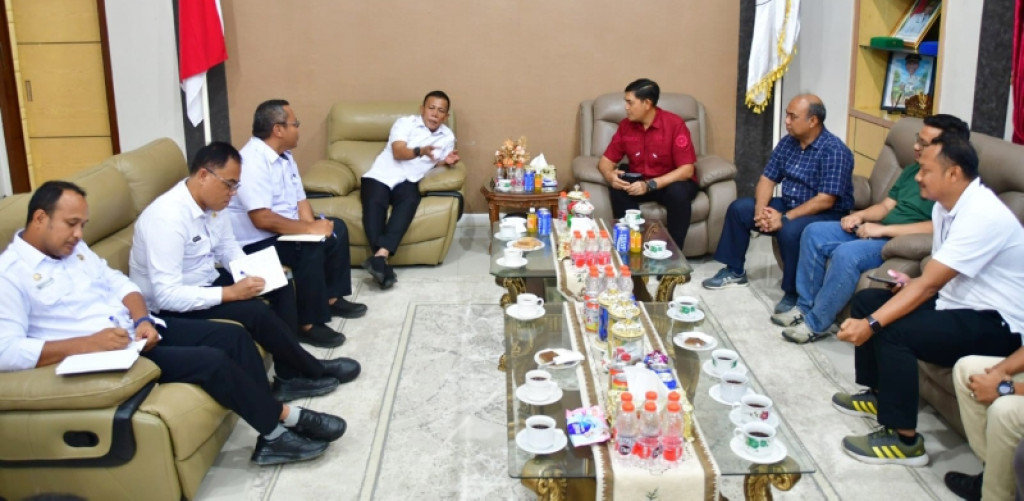 Bupati Tapteng Terima Audiensi Manager PLN UP3 Sibolga: Perkuat Sinergi dan Pemerataan Listrik Desa