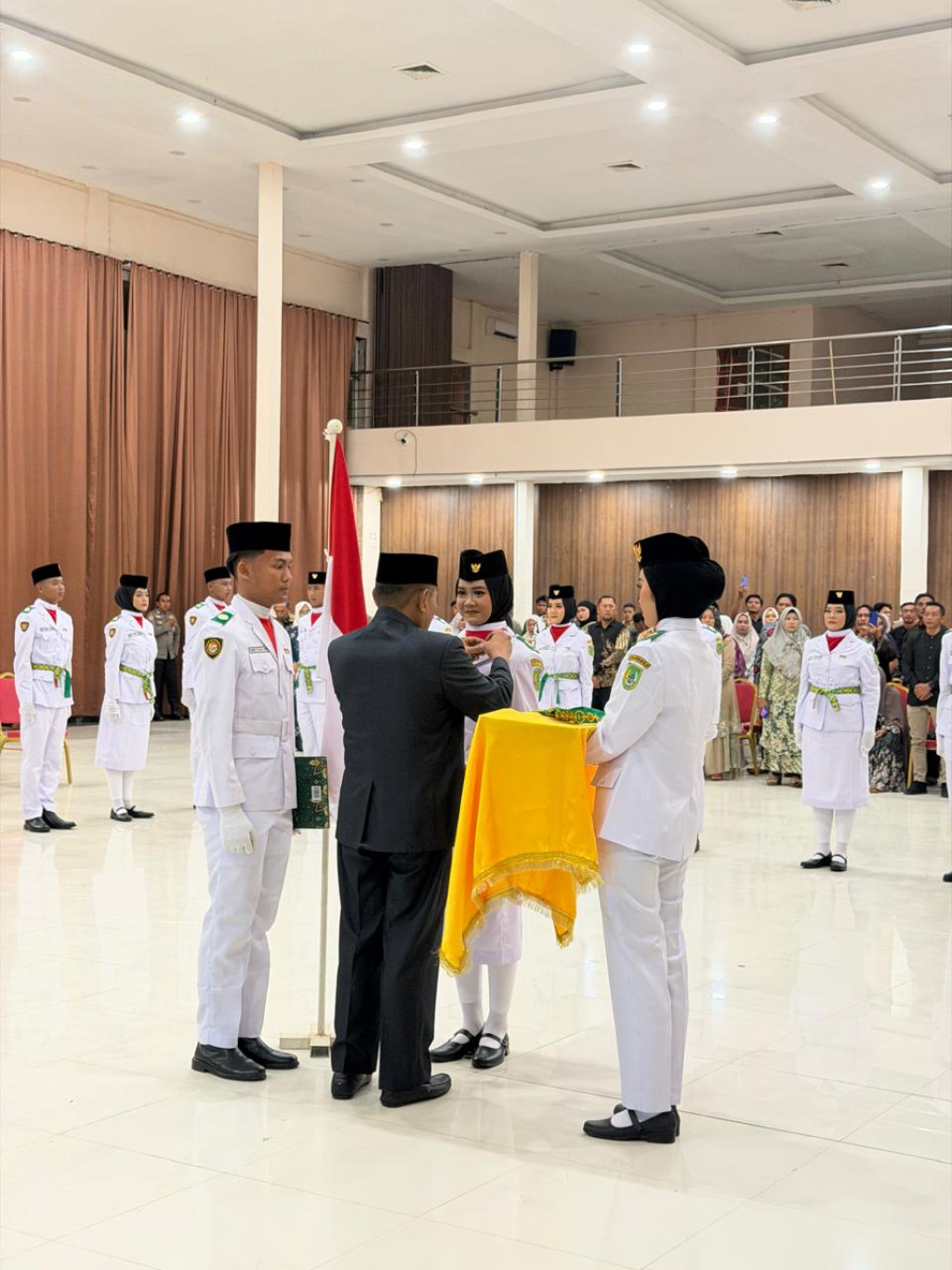 Camat Bagan Sinembah Resmi Kukuhkan Paskibra Jelang HUT ke-81 Kemerdekaan RI