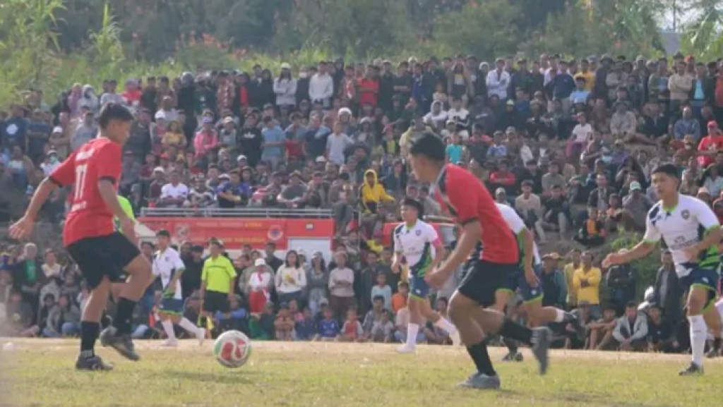 Dr JTP Hutabarat dan Dr Vandiko Timoteus Gultom Hadiri Final Nagari Gultom Cup 2026 ‎