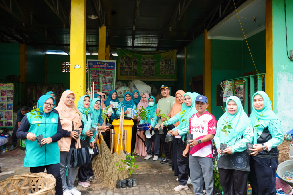 Jelang Penilaian Aku Hatinya PKK, TP PKK Kota Binjai Gelar Gotong Royong