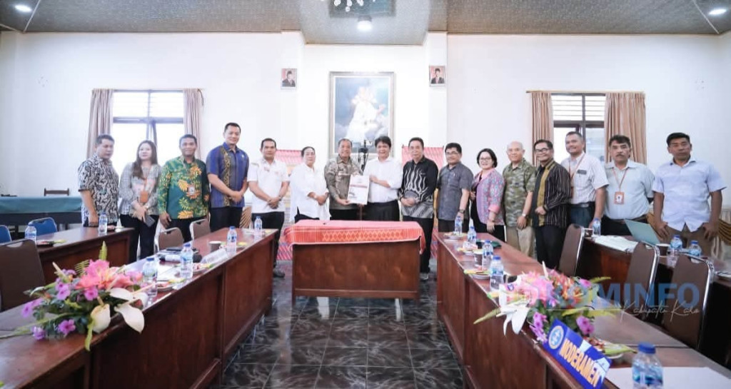 Ketua Moderamen GBKP Terima Surat Pernyataan Resmi Penyerahan Aset RSUD Kabanjahe Dari Pemkab Karo