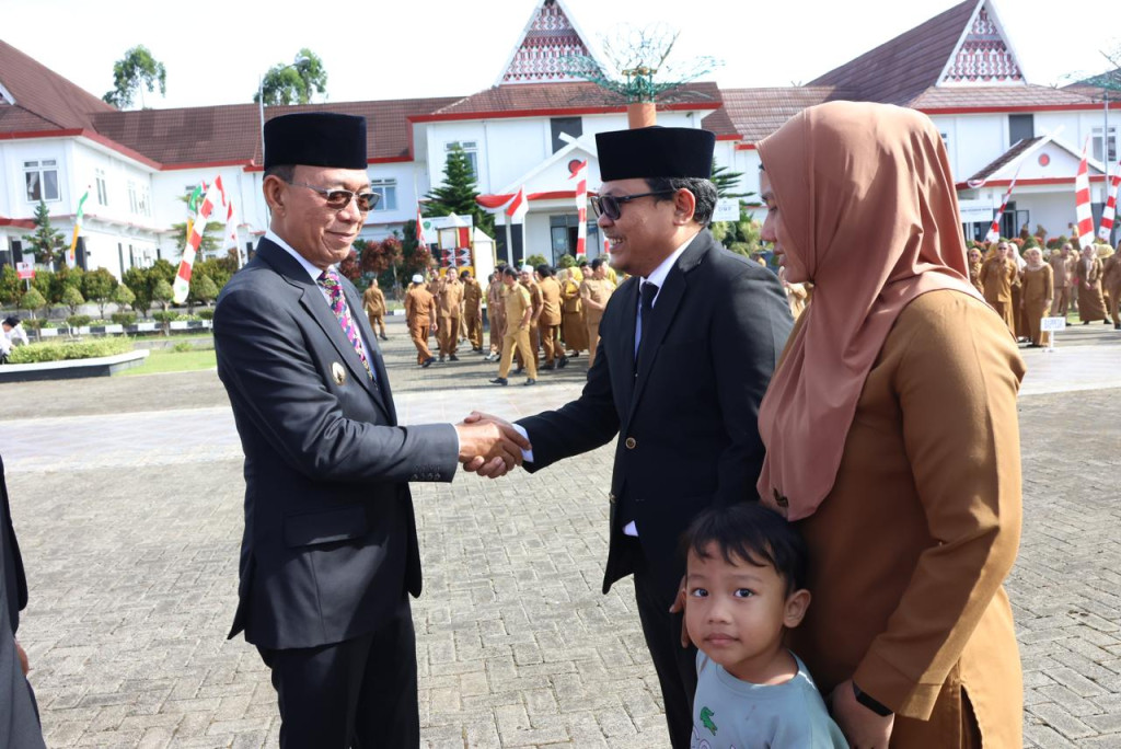 Lantik 10 Eselon II, Bupati Tapsel Tekankan Ketahanan Pangan dan Dampak Program