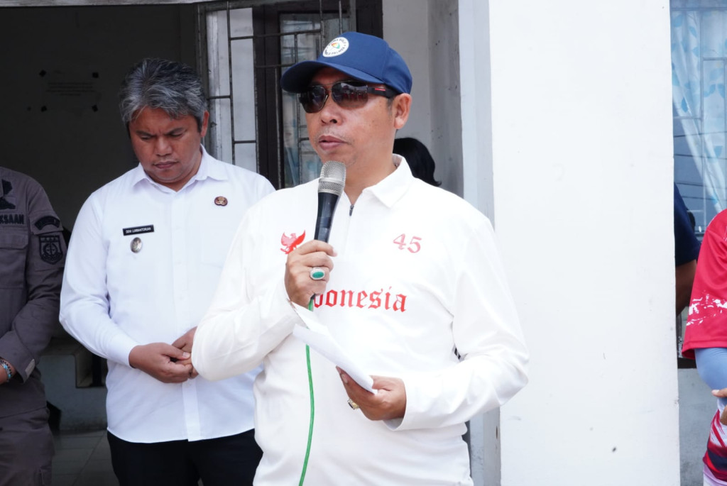 Nasionalisme, Pemkab Tapanuli Utara Bagikan 1.814 Bendera Merah Putih di Siborong-borong