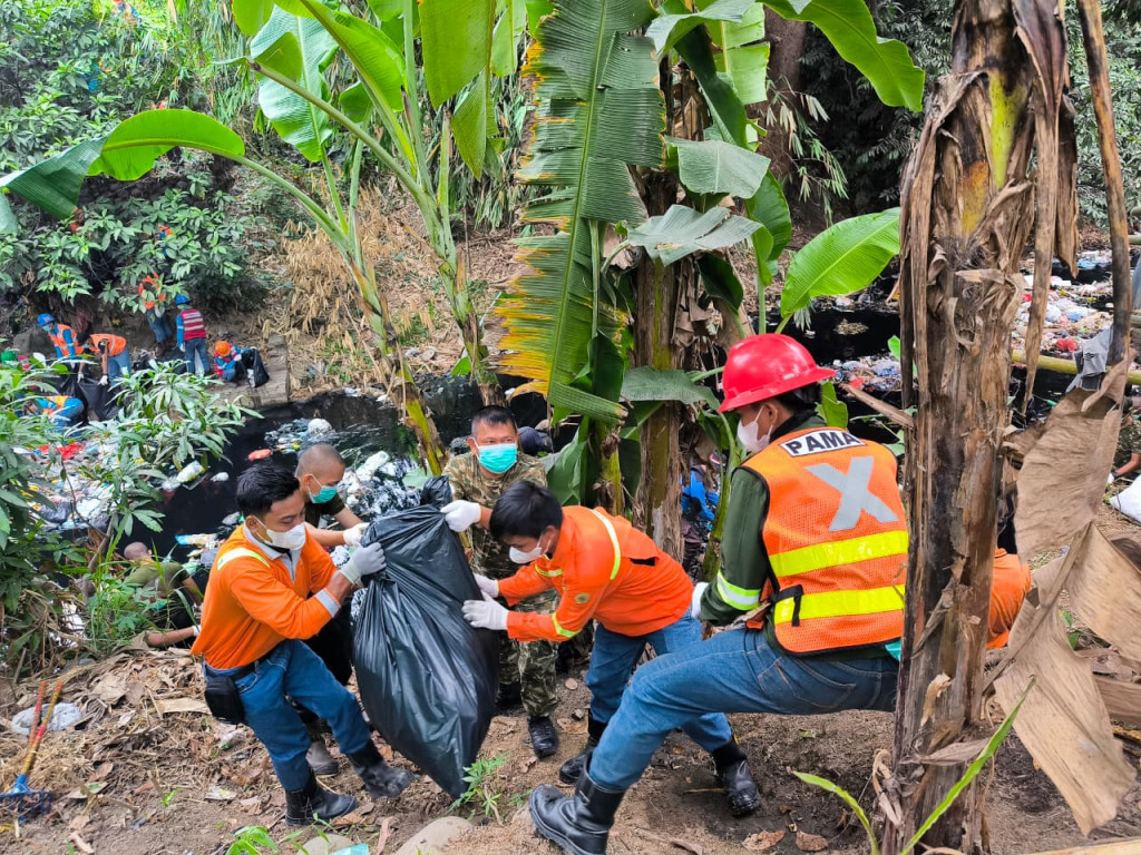 PAMA dan Muspika Lawang Kidul Bersihkan Sungai Kiahan, Wujud Nyata Peduli Lingkungan