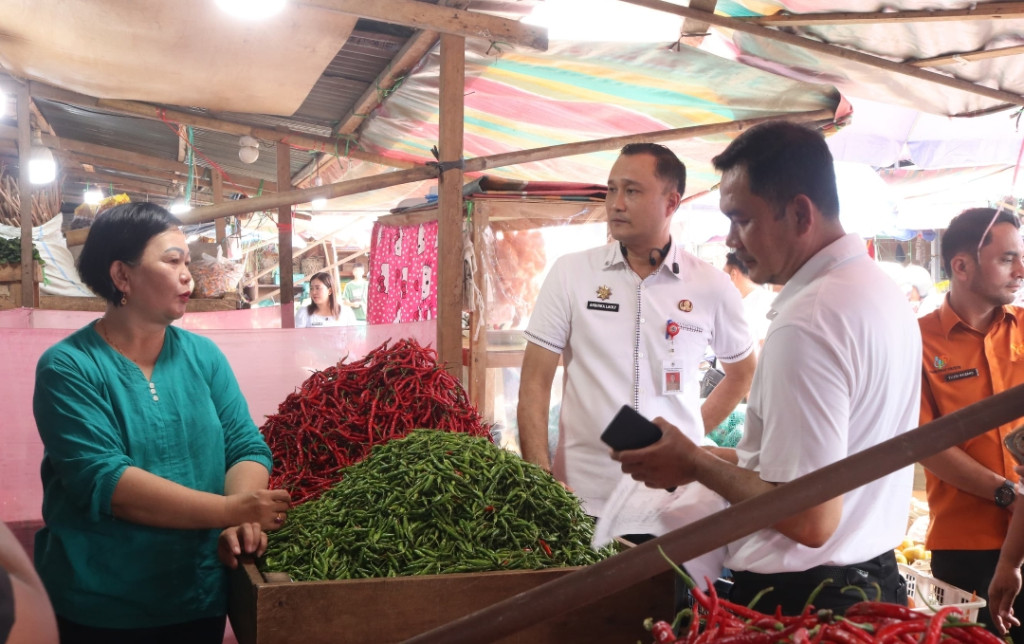 Pantau Harga dan Ketersediaan Bapok, Pemko Gunungsitoli Sidak Pasar