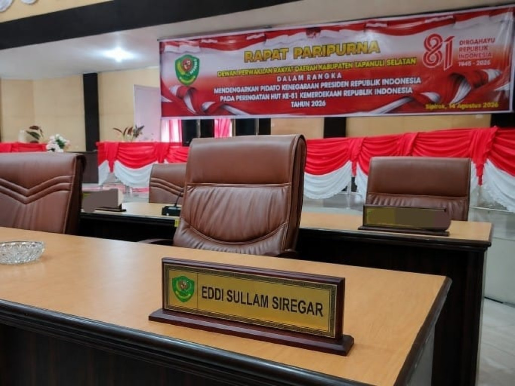 PAW Sudah Berproses, Nama Eddi Sullam Masih Terpampang di Meja Paripurna DPRD Tapsel