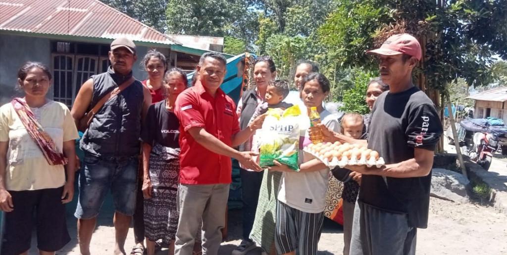 PDIP Hadir di Tengah Warga, Gelar Pengobatan Gratis, Bagikan Beasiswa dan Sembako di Uluwae I dan Inelika
