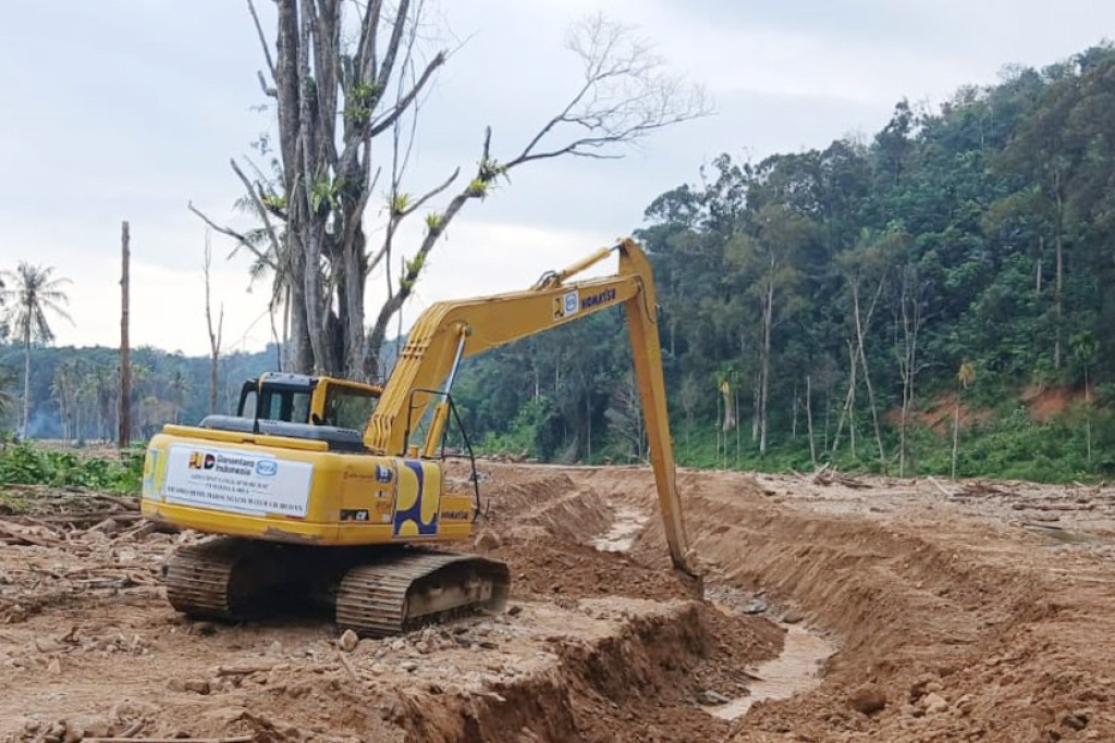 Percepatan Penanganan Bencana di Tapteng, Belasan Alat Berat Dikerahkan