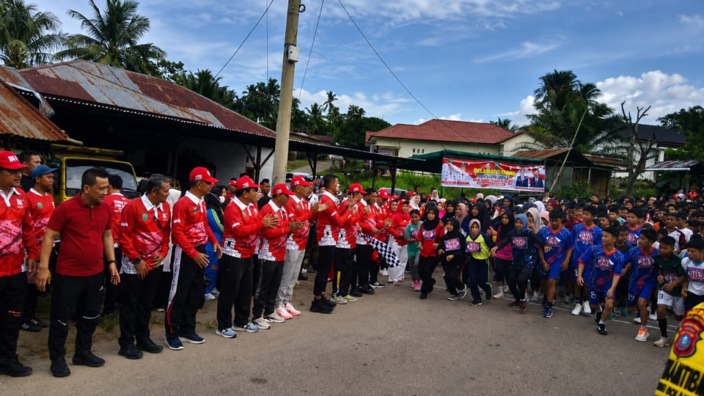 Peringatan HUT RI ke 81 Wakil Bupati Paluta lepas Lomba Maraton 5K dan Fun Run.